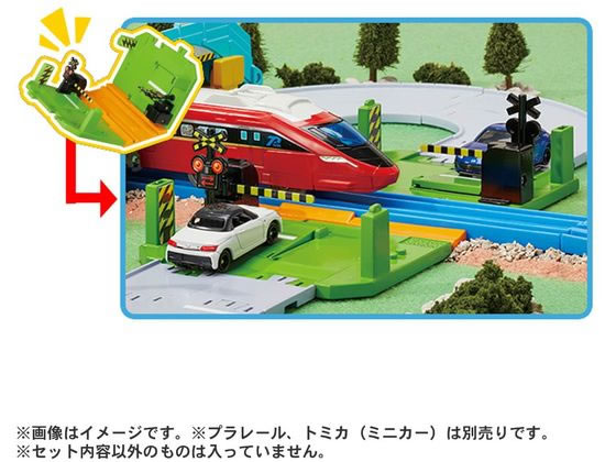 タカラトミー トミカタウン 踏切・陸橋・交差点どうろセットが3,119円